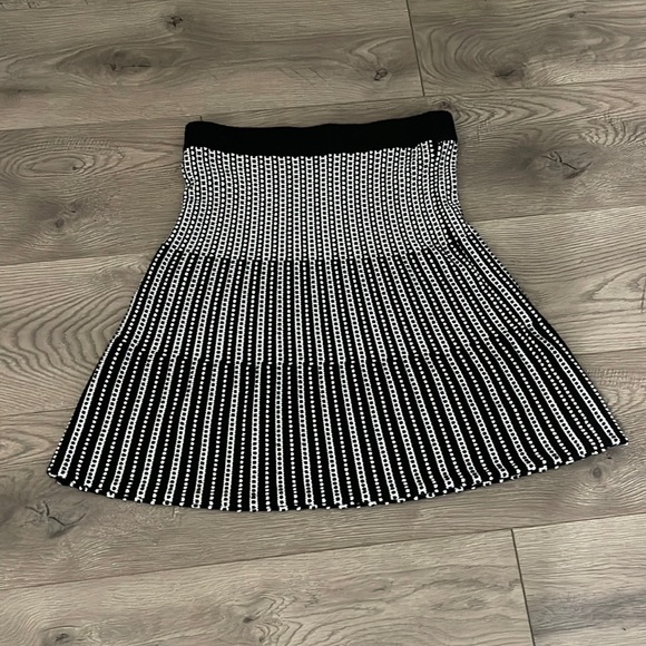 Candie's Women's Knit black and white skirt Size M - Picture 2 of 5
